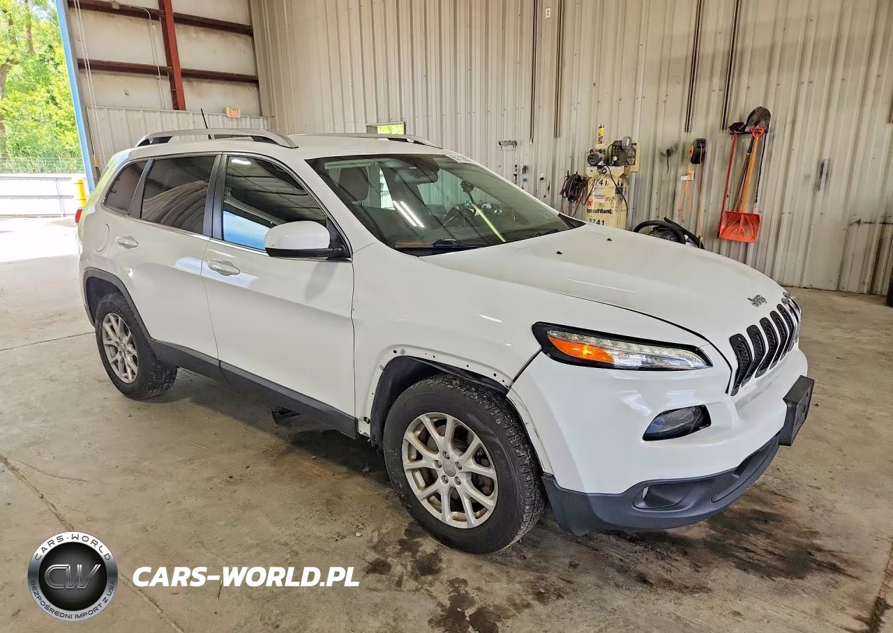 2016 Jeep Cherokee Latitude VIN:1C4PJMCBXGW333331 - 4