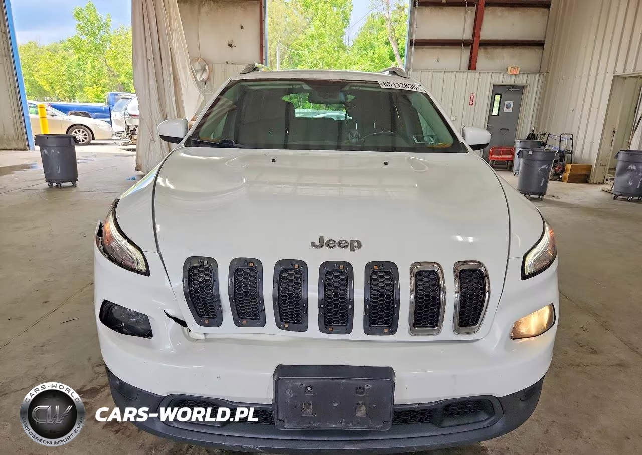 2016 Jeep Cherokee Latitude VIN:1C4PJMCBXGW333331 - 5