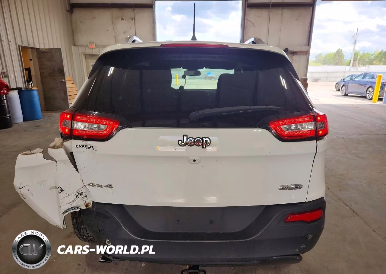 2016 Jeep Cherokee Latitude VIN:1C4PJMCBXGW333331 - 6