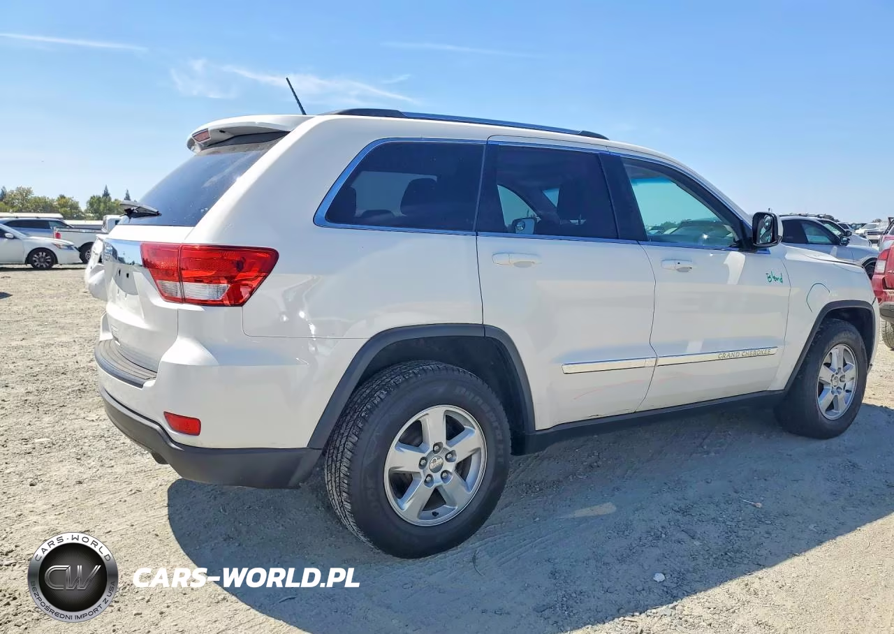 2011 Jeep Grand Cherokee Laredo VIN:1J4RR4GG0BC656332 - 3