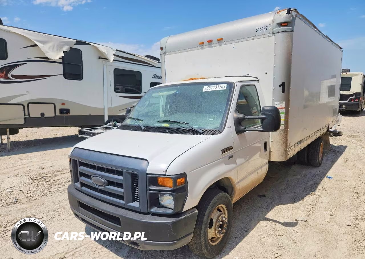 2014 Ford Econoline E350 Super Duty Cutaway Van