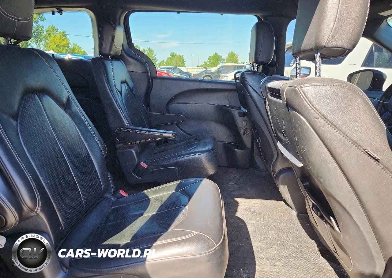 2018 Chrysler Pacifica Touring L Plus VIN:2C4RC1EG5JR321579 - 11