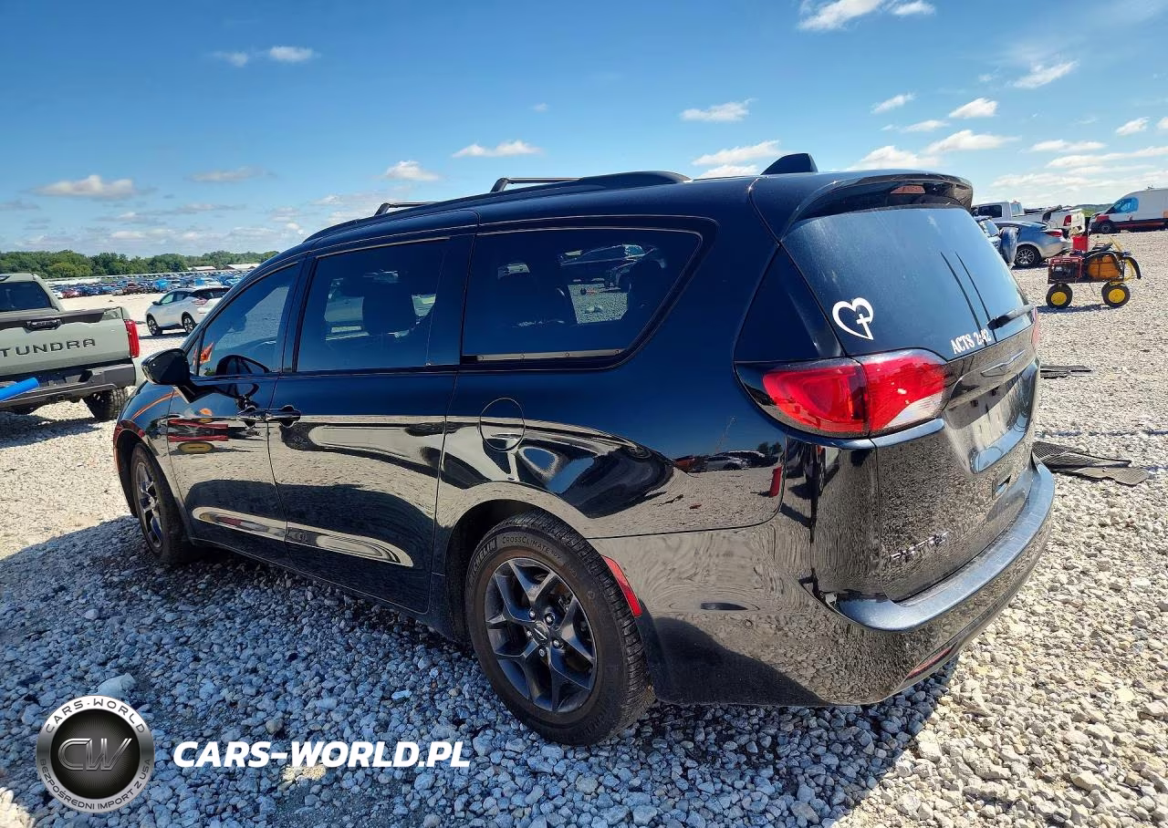 2018 Chrysler Pacifica Touring L Plus VIN:2C4RC1EG5JR321579 - 2