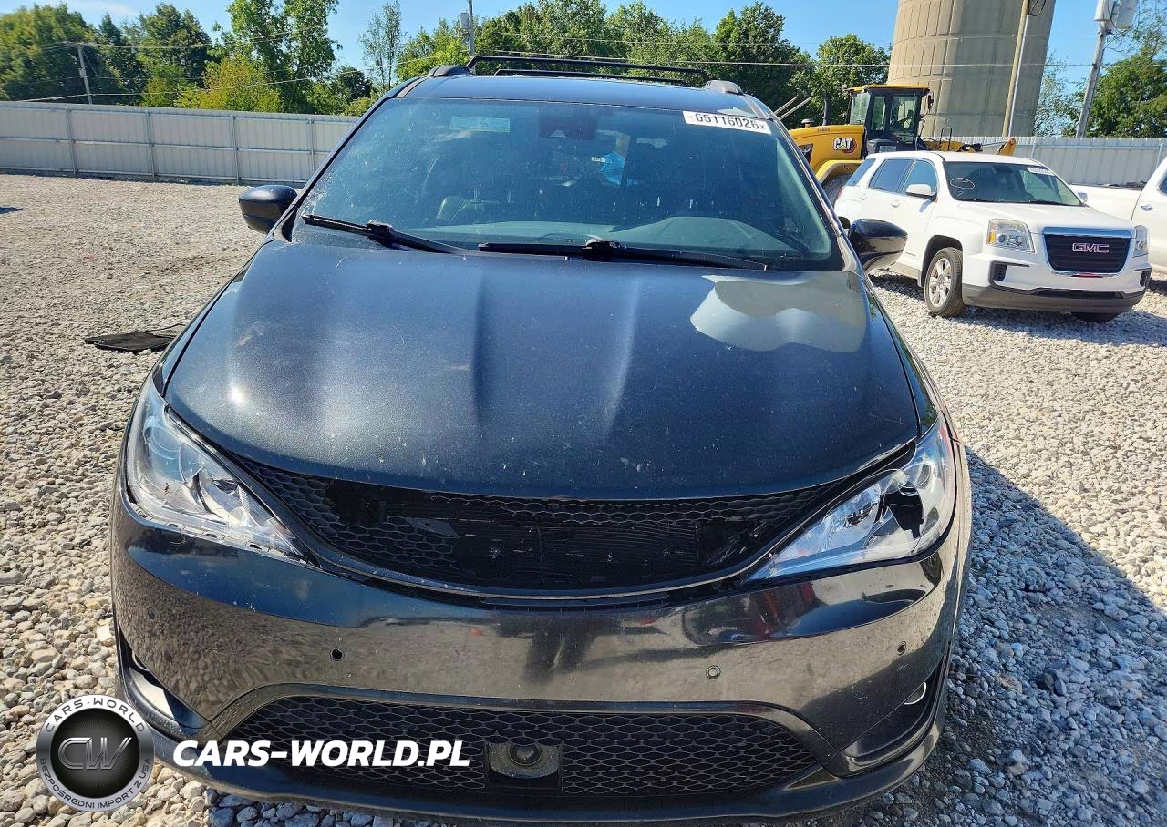 2018 Chrysler Pacifica Touring L Plus VIN:2C4RC1EG5JR321579 - 5