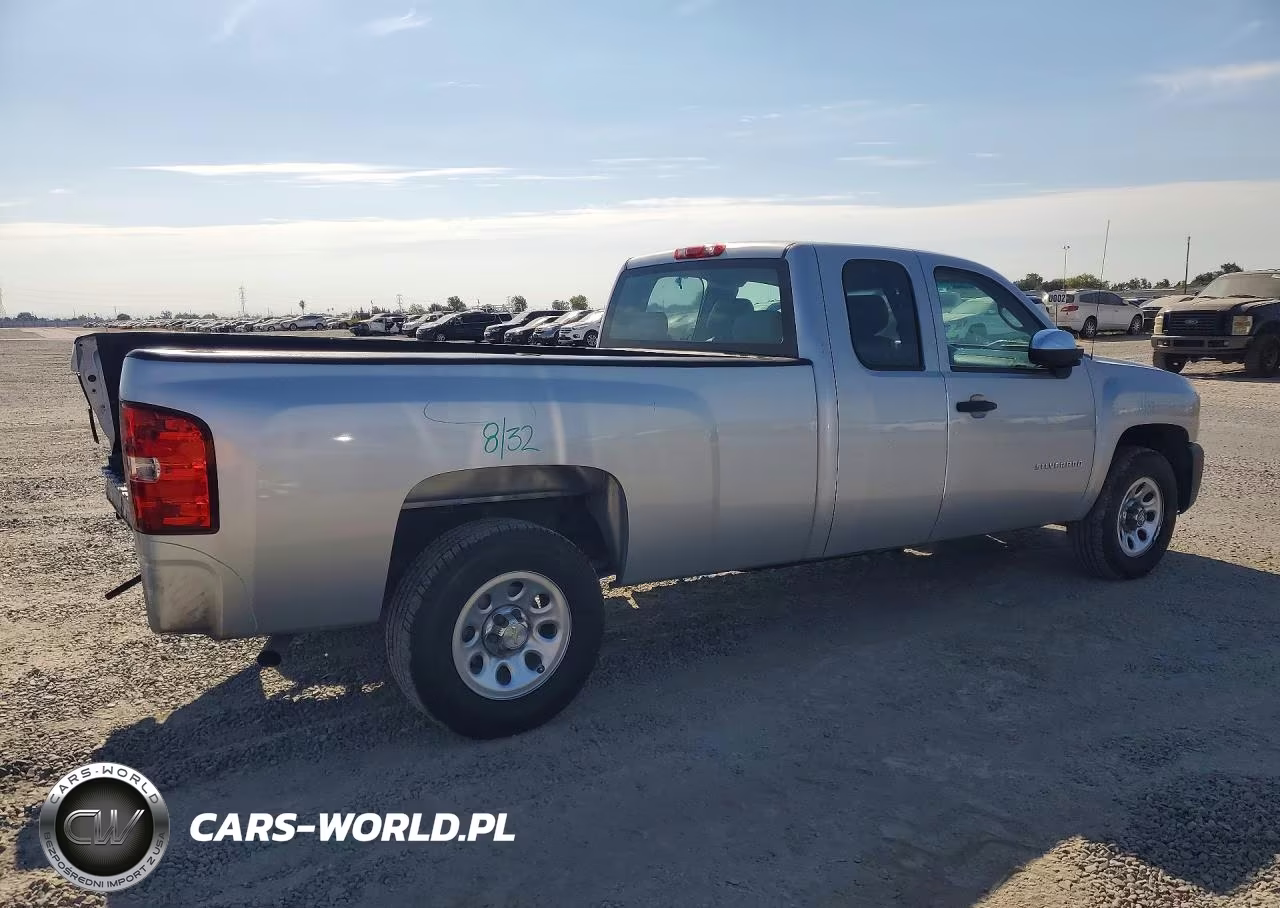 2013 Chevrolet Silverado C1500 VIN:1GCRCPE05DZ133547 - 3