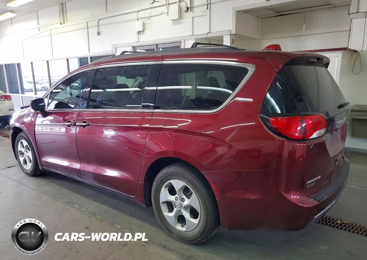 2018 Chrysler Pacifica Hybrid Touring Plus VIN:2C4RC1H75JR127002 - 2