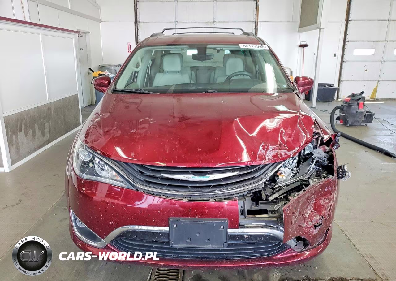 2018 Chrysler Pacifica Hybrid Touring Plus VIN:2C4RC1H75JR127002 - 5