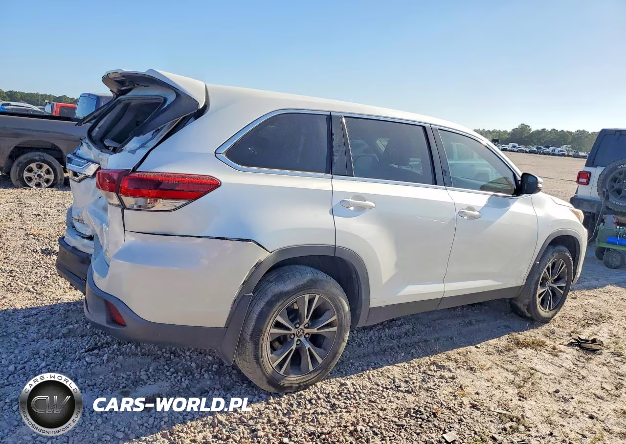 2019 Toyota Highlander Le VIN:5TDZARFH9KS061367 - 3