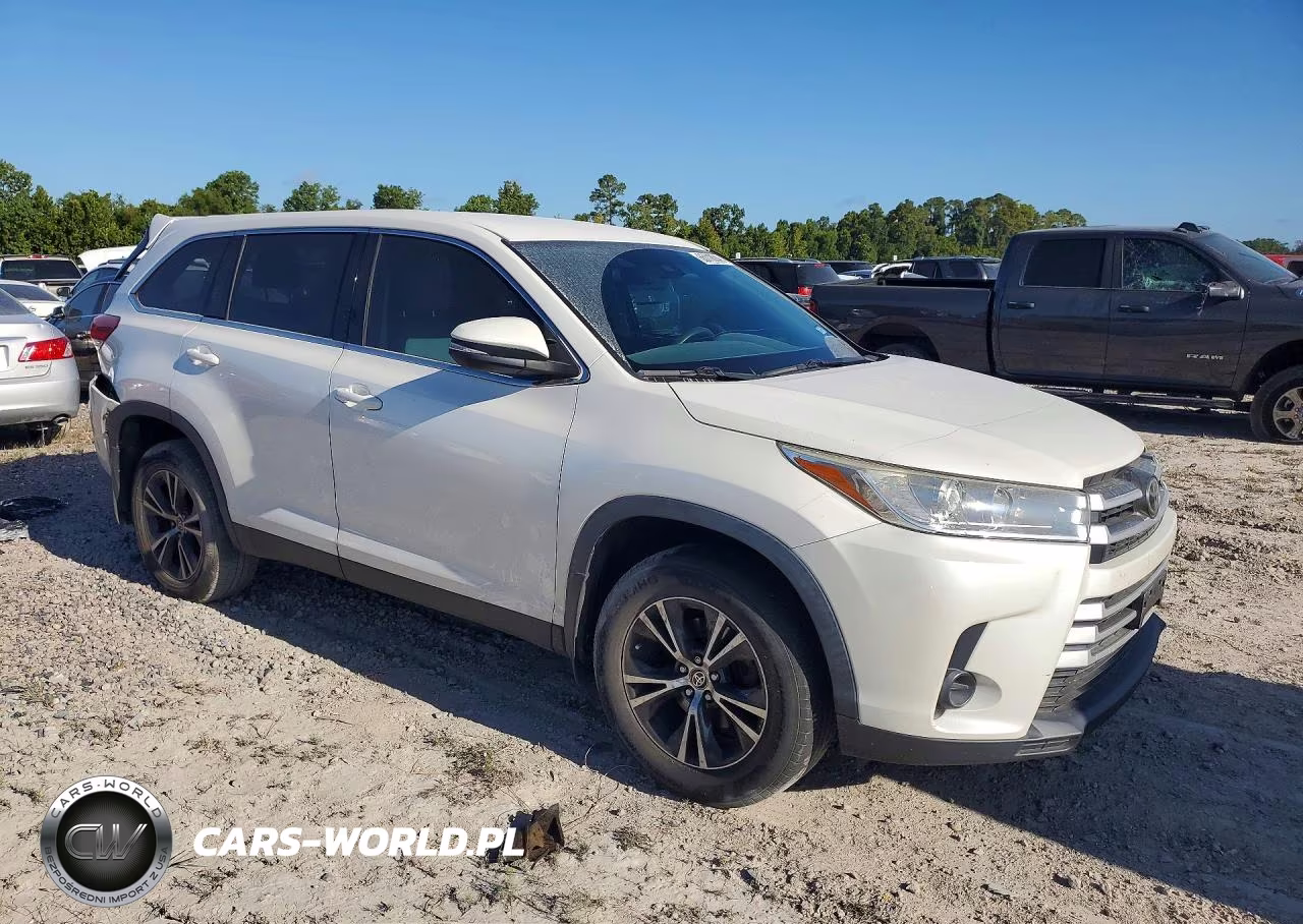 2019 Toyota Highlander Le VIN:5TDZARFH9KS061367 - 4