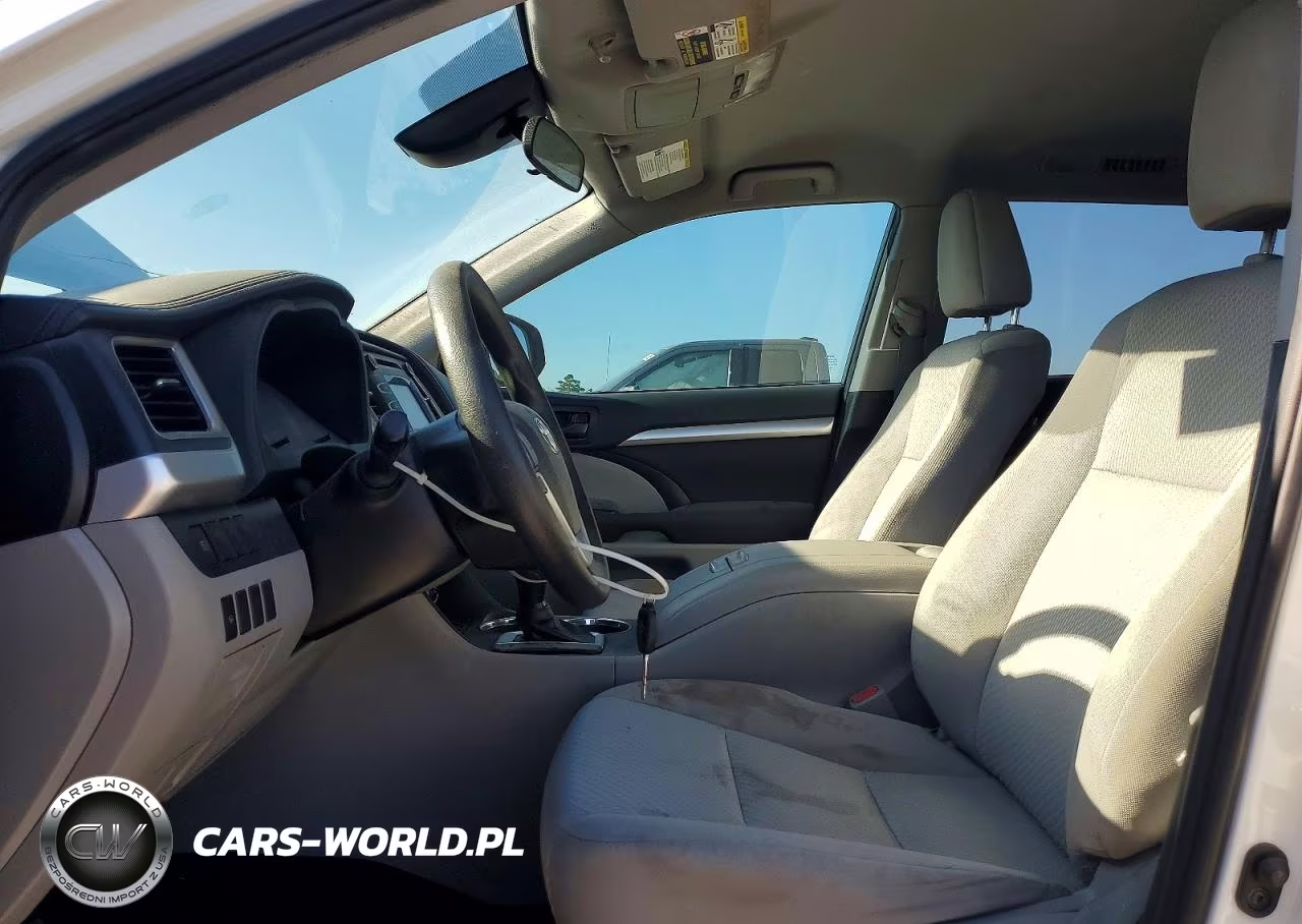 2019 Toyota Highlander Le VIN:5TDZARFH9KS061367 - 7
