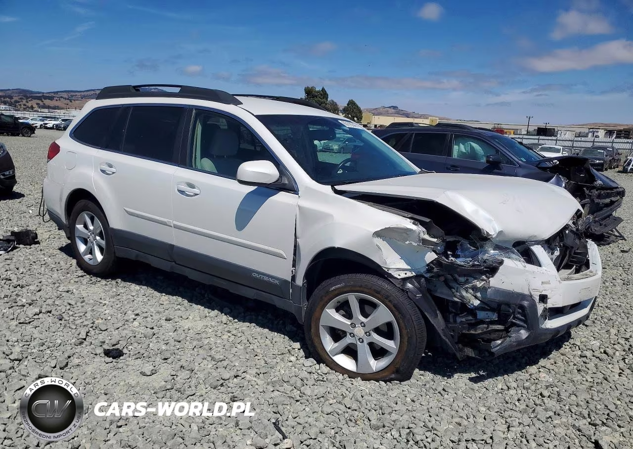 2013 Subaru Outback 2.5I Premium VIN:4S4BRBCC6D3203197 - 4