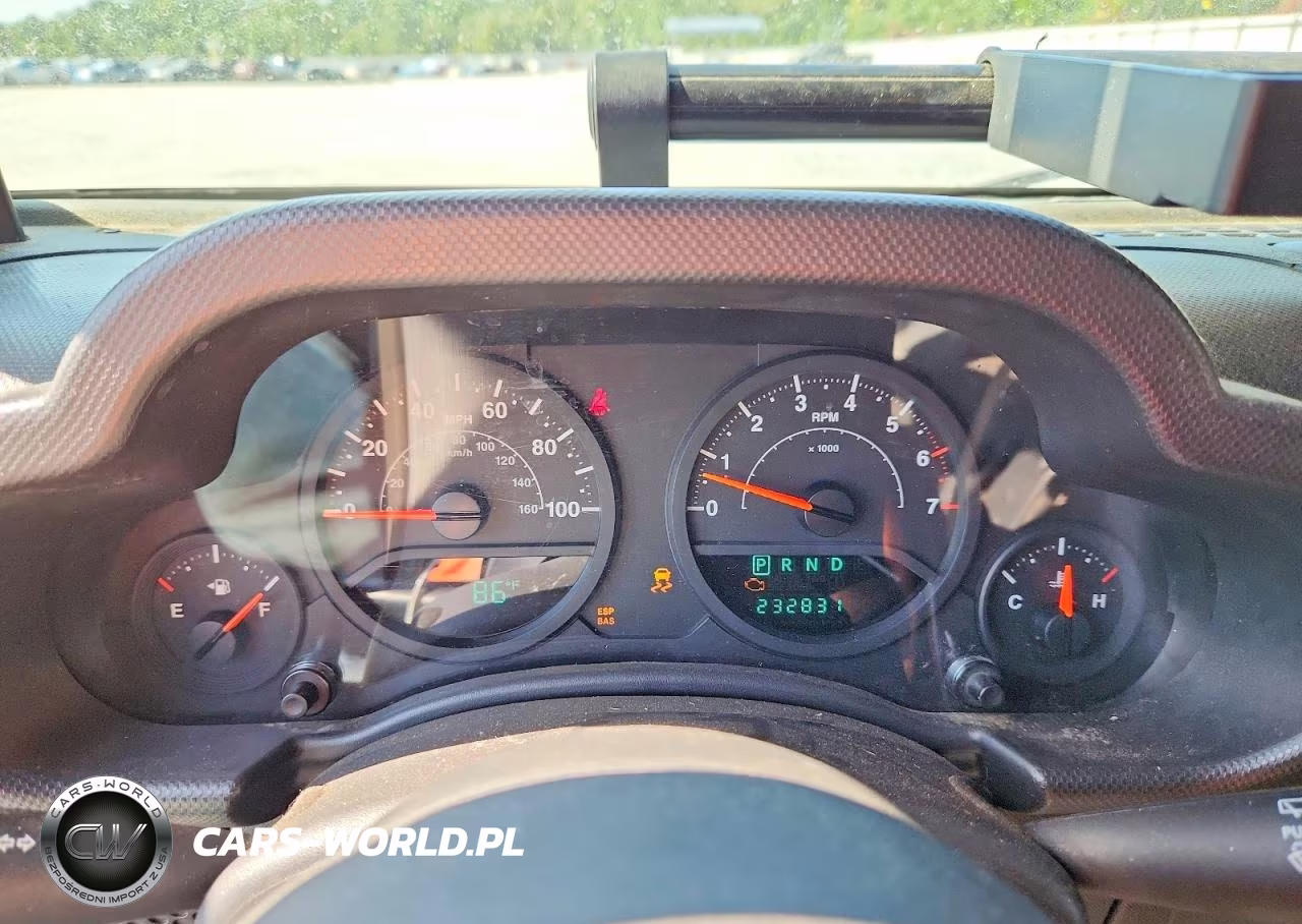 2007 Jeep Wrangler X VIN:1J4GA39137L187777 - 9