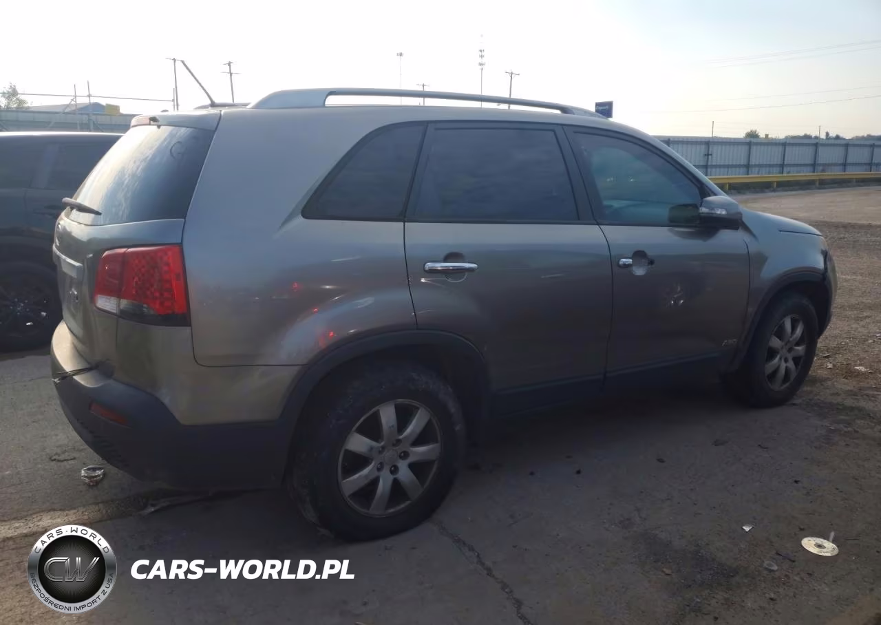 2011 Kia Sorento Lx VIN:5XYKTCA15BG082913 - 3