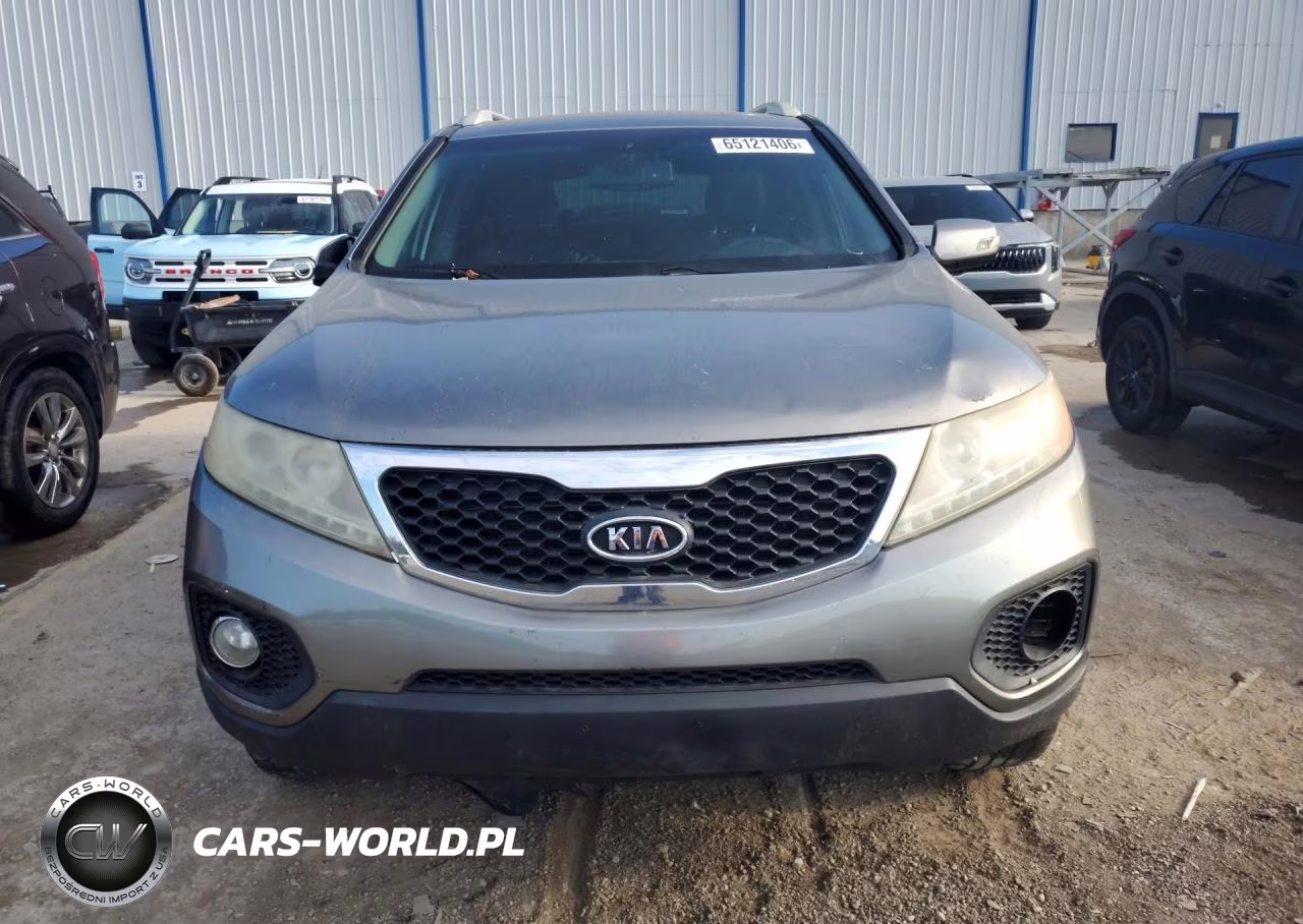2011 Kia Sorento Lx VIN:5XYKTCA15BG082913 - 5