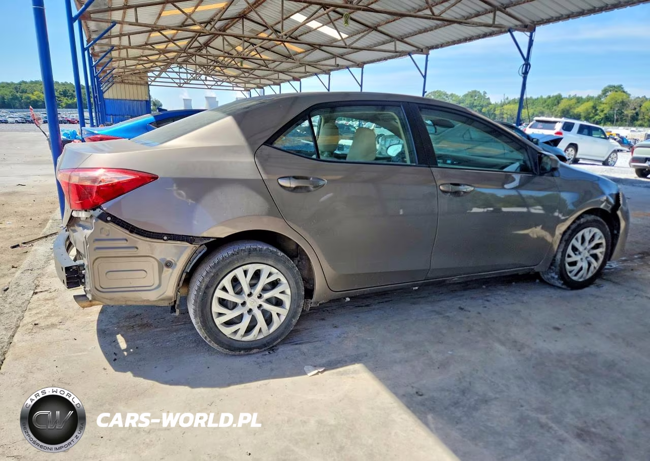 2017 Toyota Corolla Le VIN:5YFBURHE3HP728852 - 3