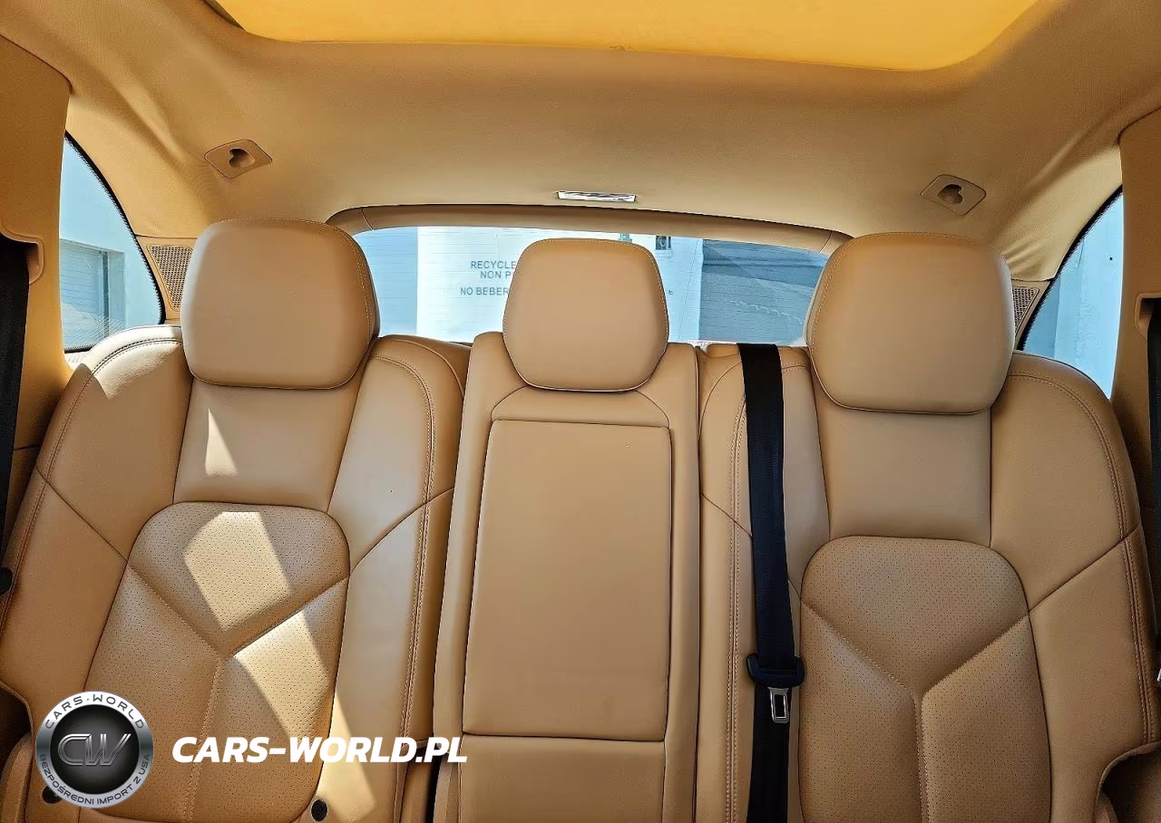 2016 Porsche Cayenne VIN:WP1AA2A20GKA13924 - 10
