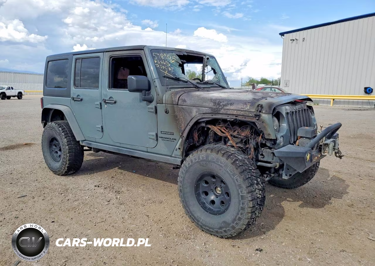 2015 Jeep Wrangler Unlimited Sport VIN:1C4BJWDGXFL642684 - 4