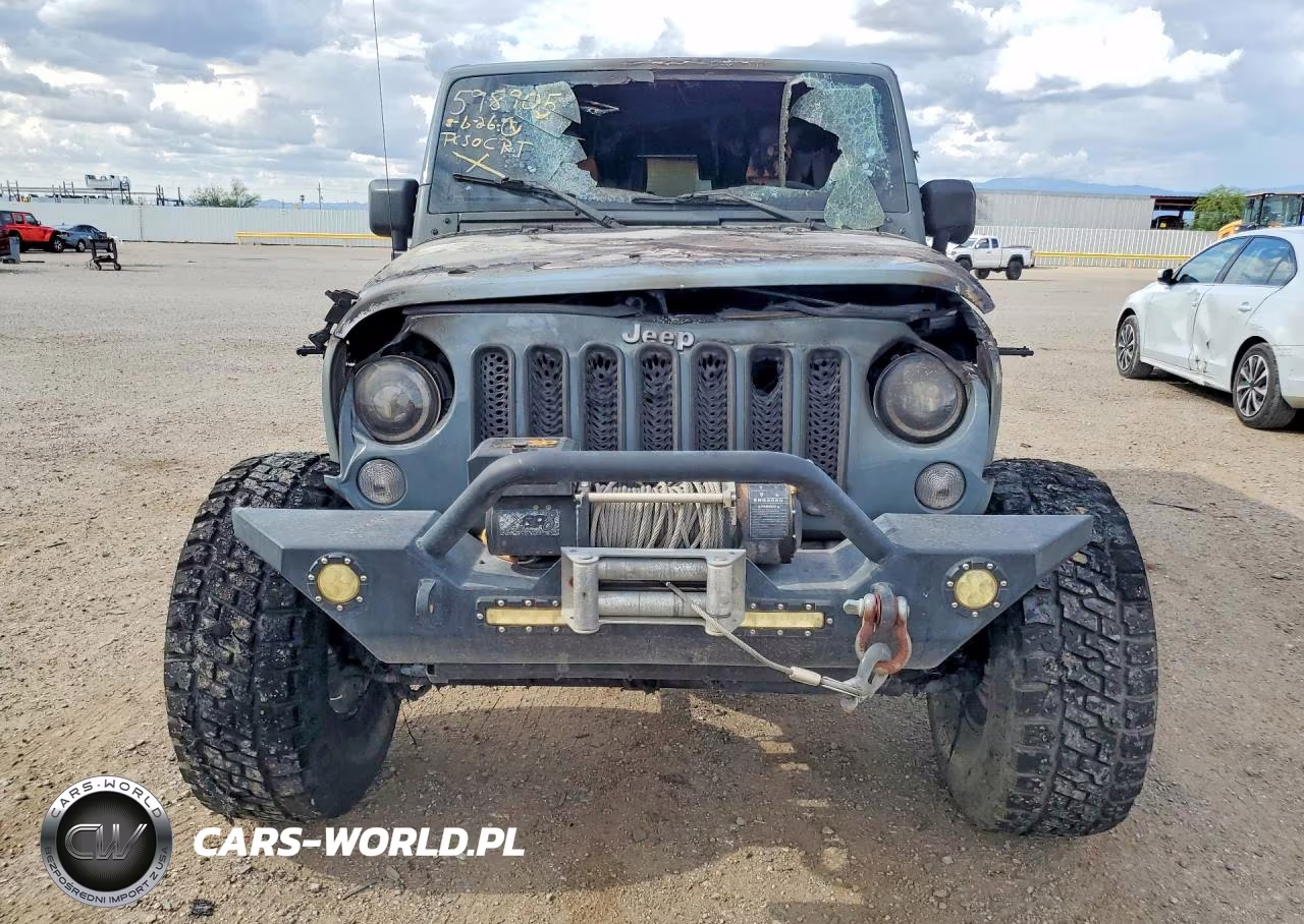2015 Jeep Wrangler Unlimited Sport VIN:1C4BJWDGXFL642684 - 5