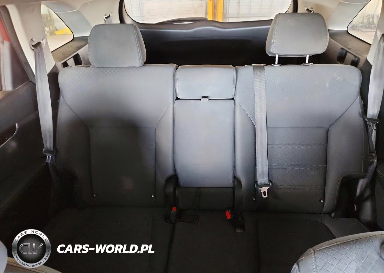 2020 Kia Sorento S VIN:5XYPG4A50LG612242 - 10