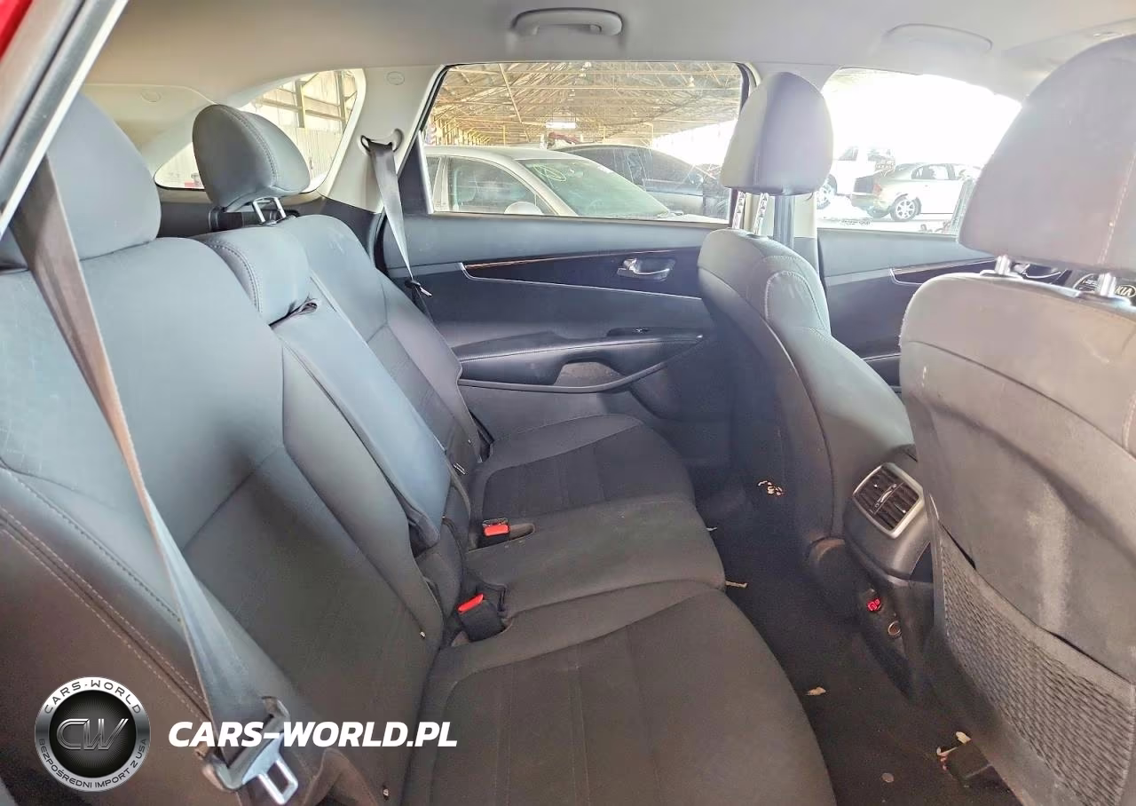 2020 Kia Sorento S VIN:5XYPG4A50LG612242 - 11