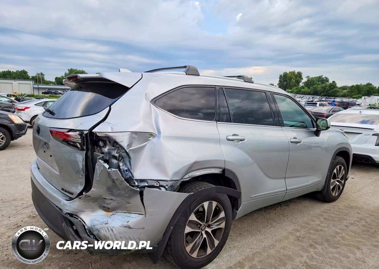 2022 Toyota Highlander Xle VIN:5TDGZRBH7NS582422 - 3