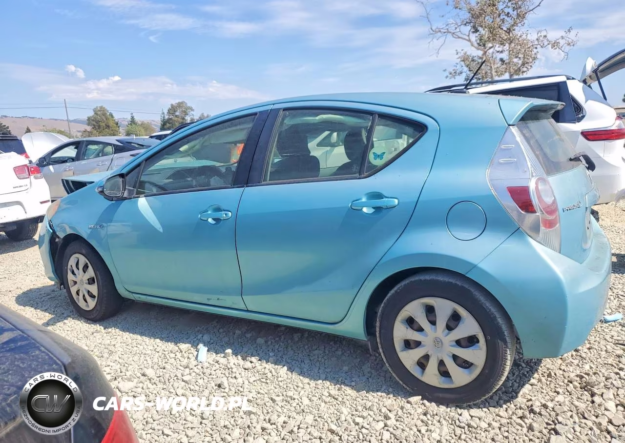 2013 Toyota Prius C Three VIN:JTDKDTB33D1054799 - 2