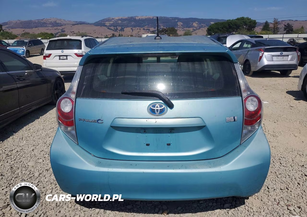 2013 Toyota Prius C Three VIN:JTDKDTB33D1054799 - 6