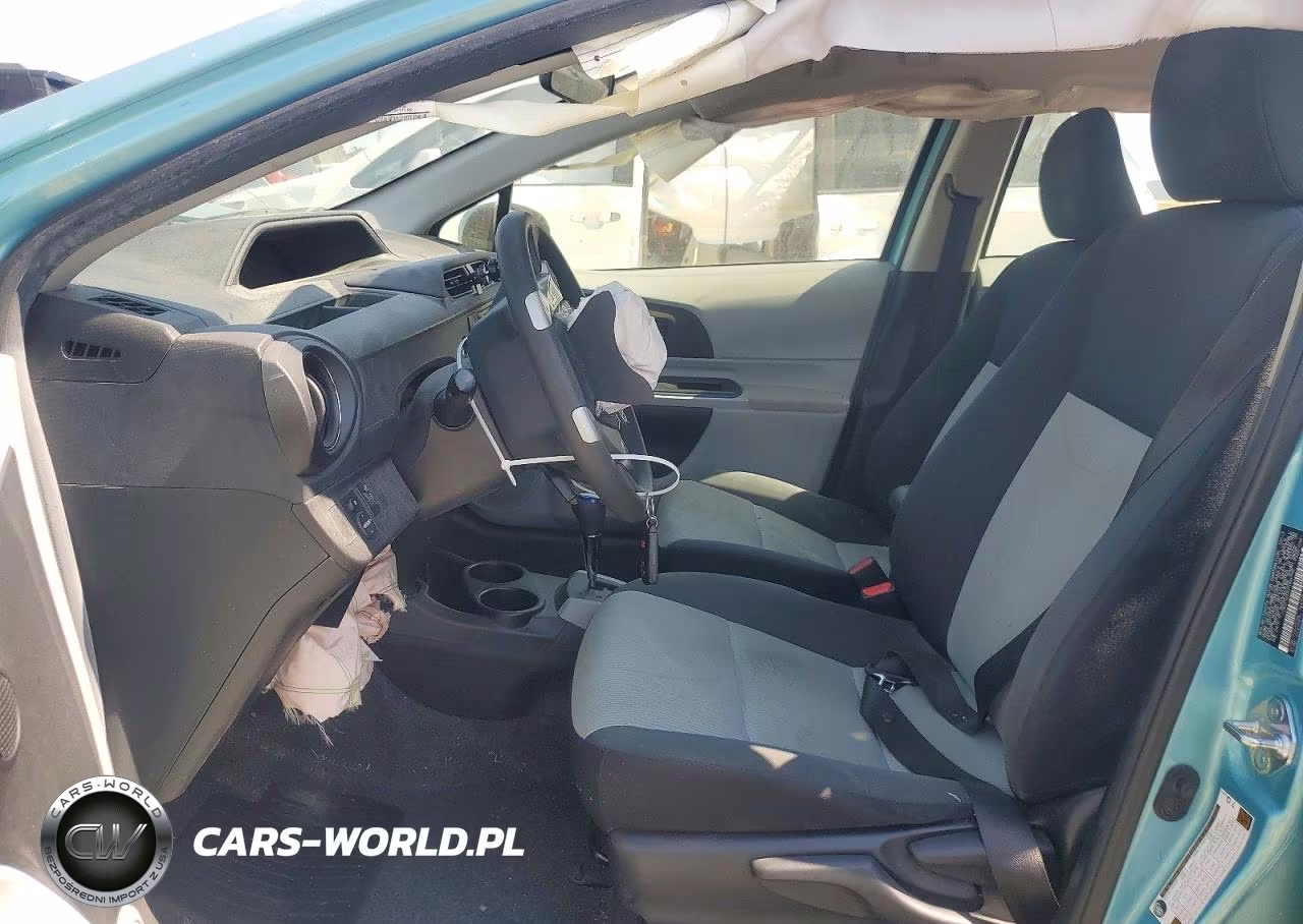 2013 Toyota Prius C Three VIN:JTDKDTB33D1054799 - 7