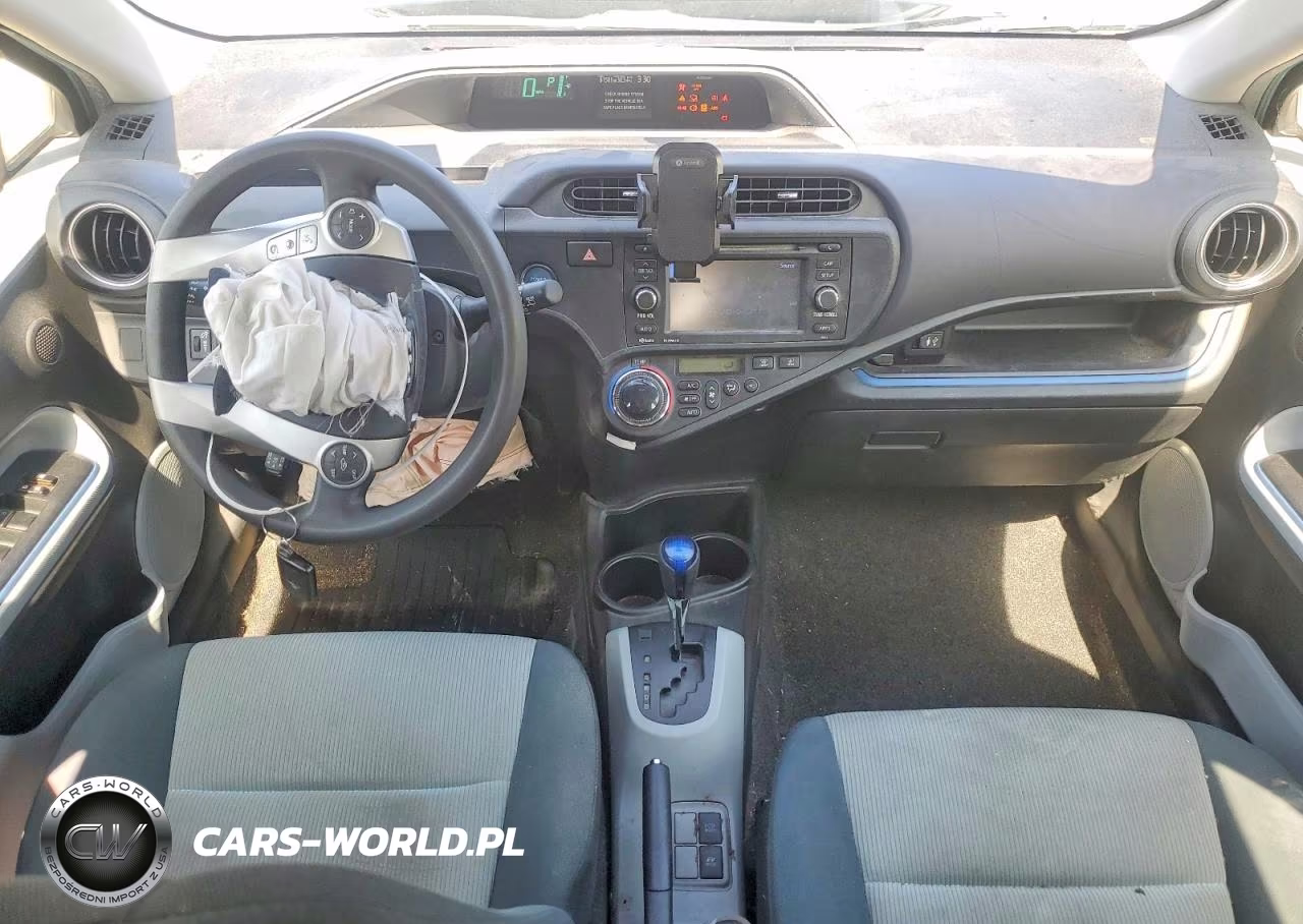 2013 Toyota Prius C Three VIN:JTDKDTB33D1054799 - 8