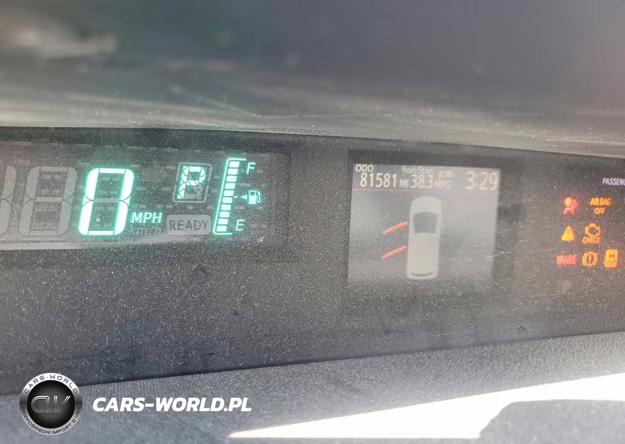 2013 Toyota Prius C Three VIN:JTDKDTB33D1054799 - 9