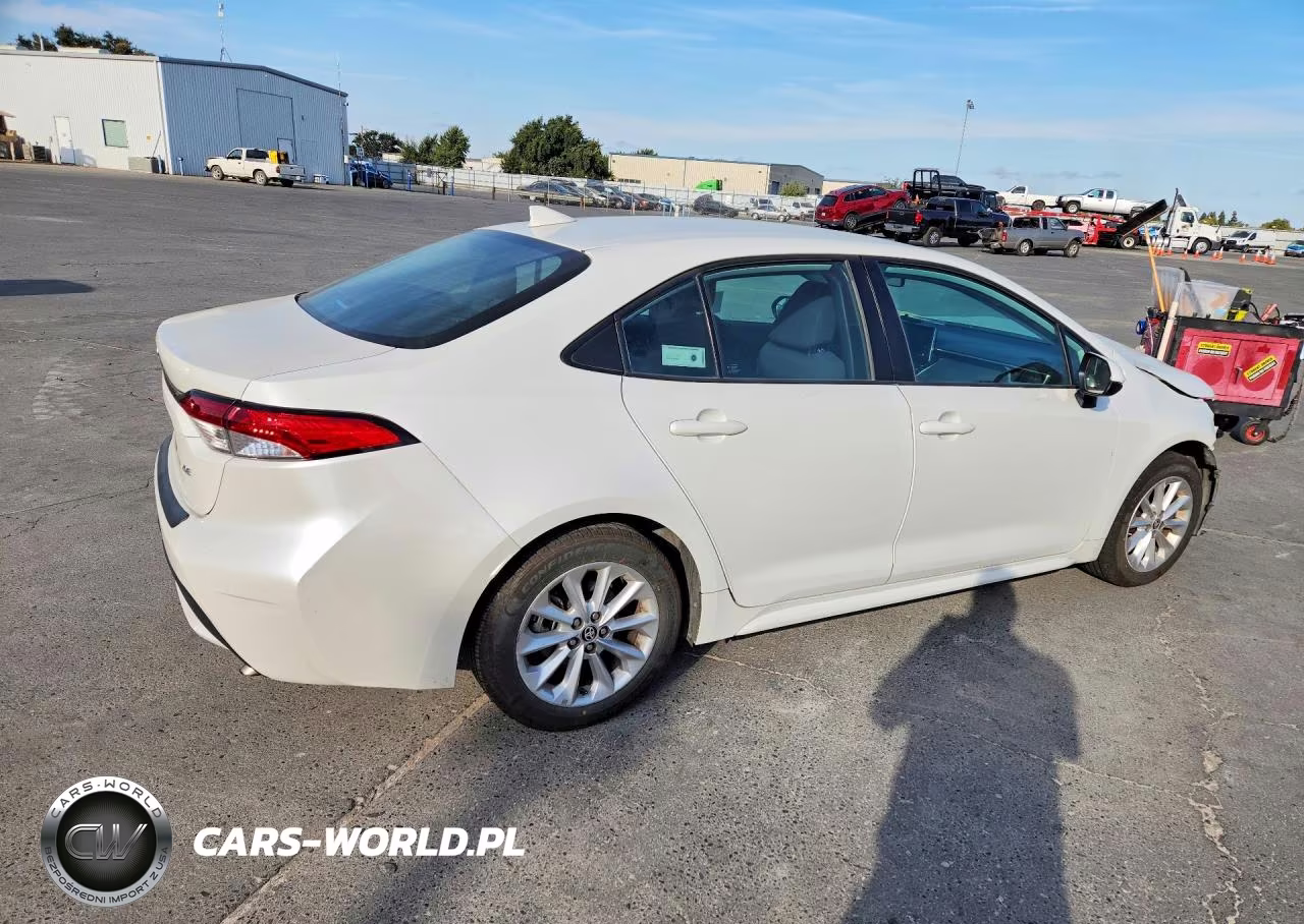 2020 Toyota Corolla Le VIN:5YFVPRAE1LP095906 - 3