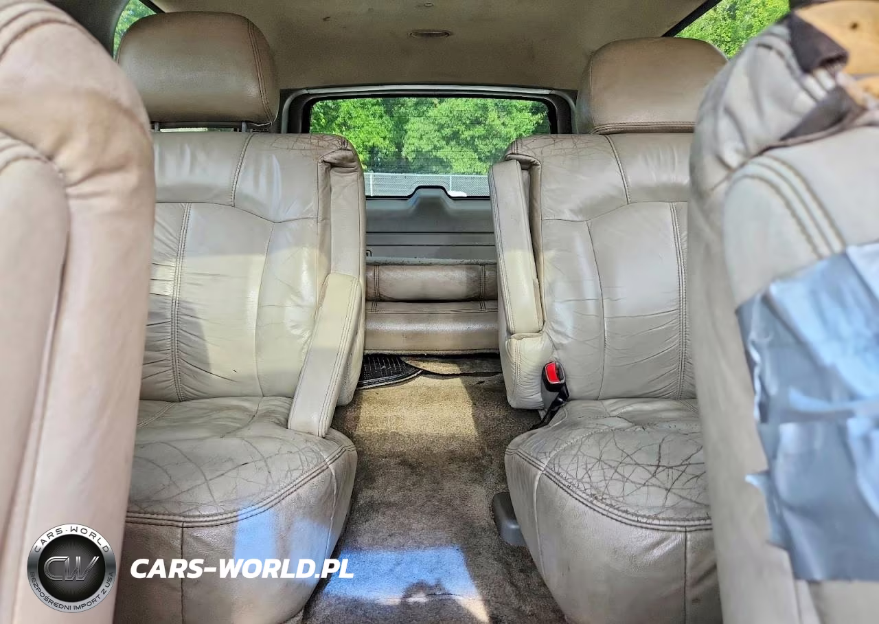 2002 Chevrolet Suburban K1500 VIN:3GNFK16ZX2G243143 - 10