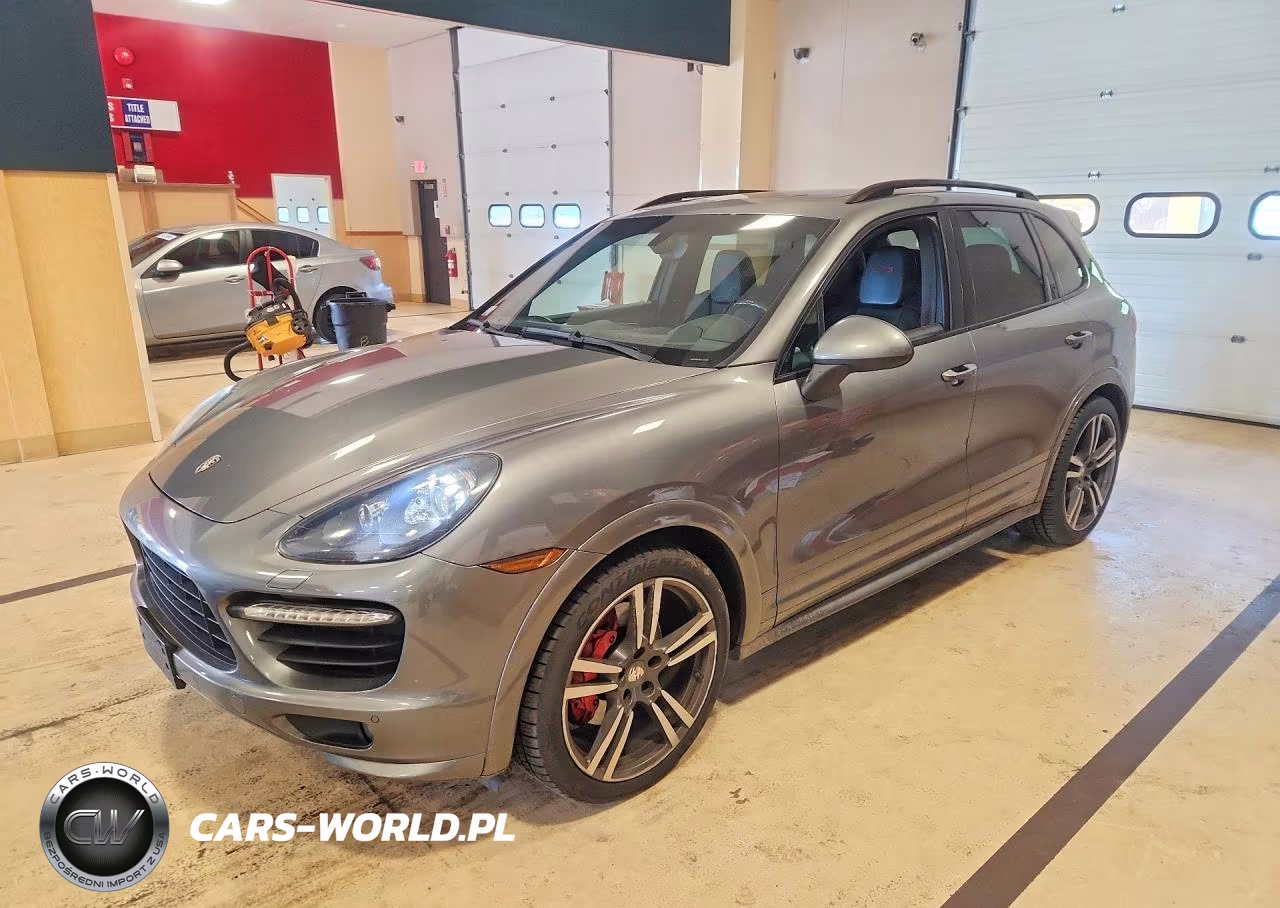 2013 Porsche Cayenne Gts