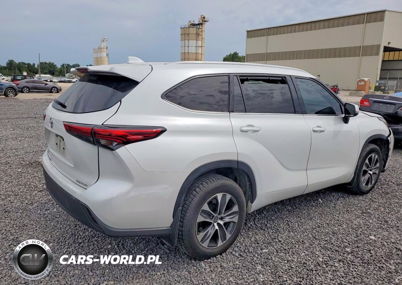2022 Toyota Highlander Xle VIN:5TDGZRBH8NS247184 - 3