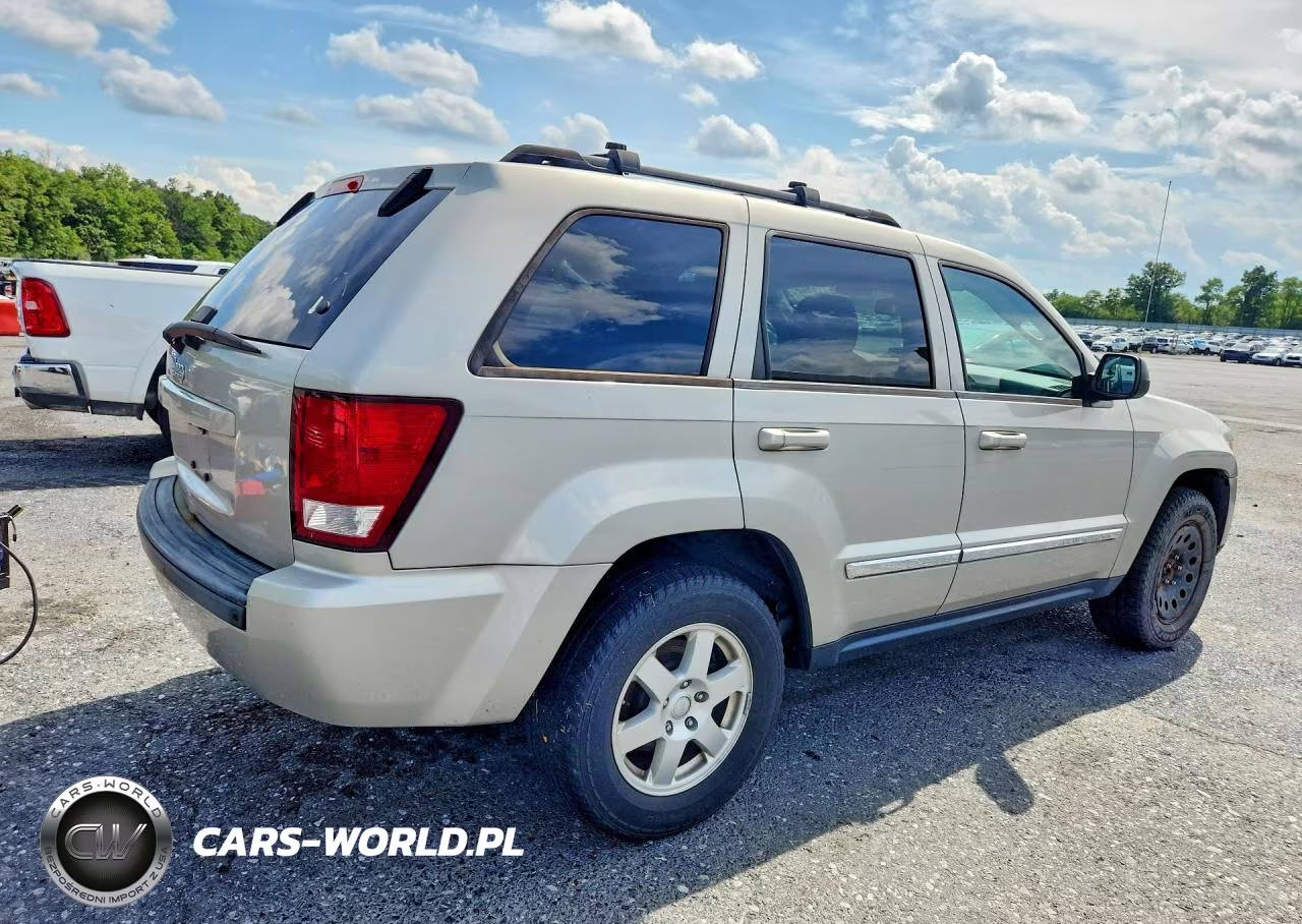 2010 Jeep Grand Cherokee Laredo VIN:1J4PR4GKXAC119915 - 3