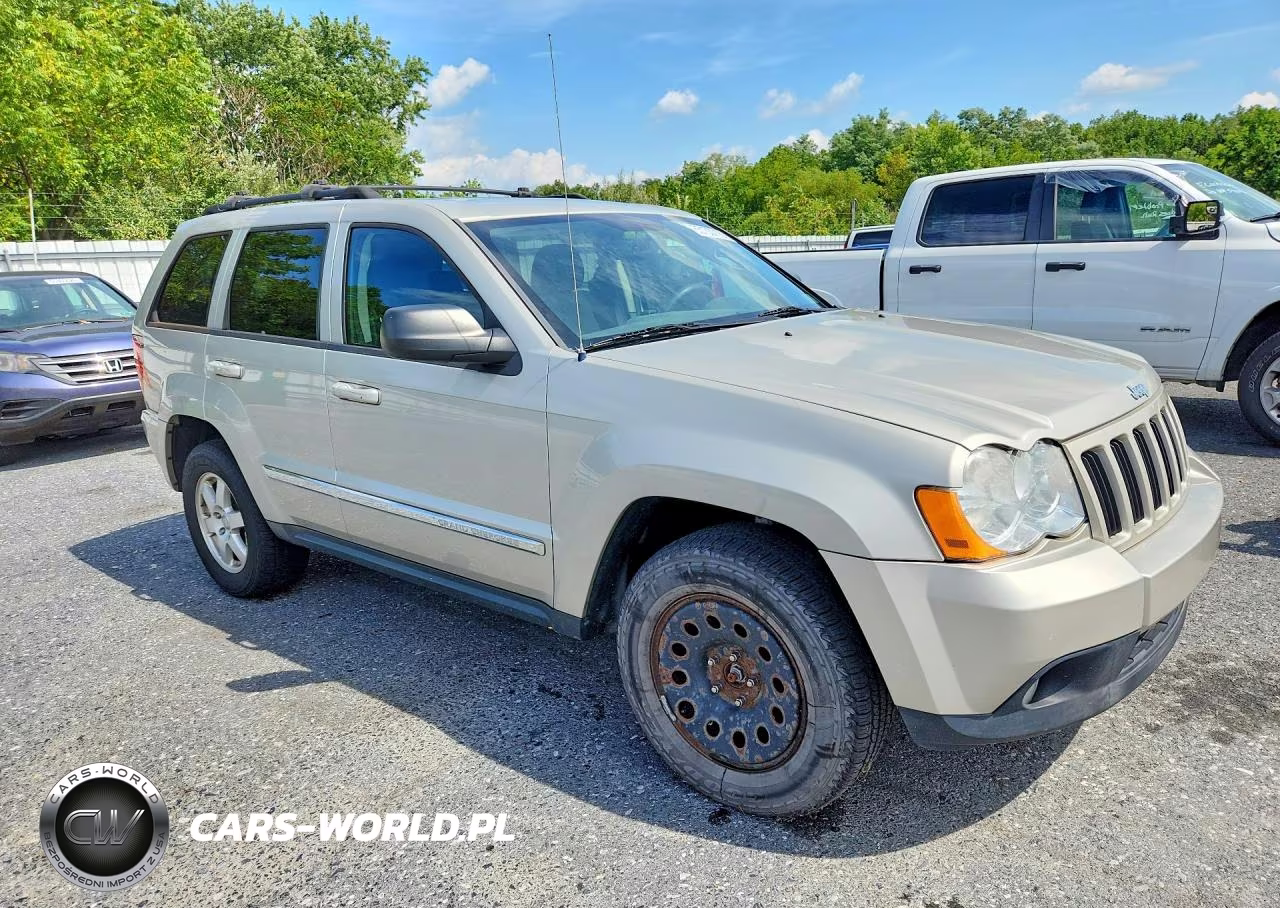 2010 Jeep Grand Cherokee Laredo VIN:1J4PR4GKXAC119915 - 4
