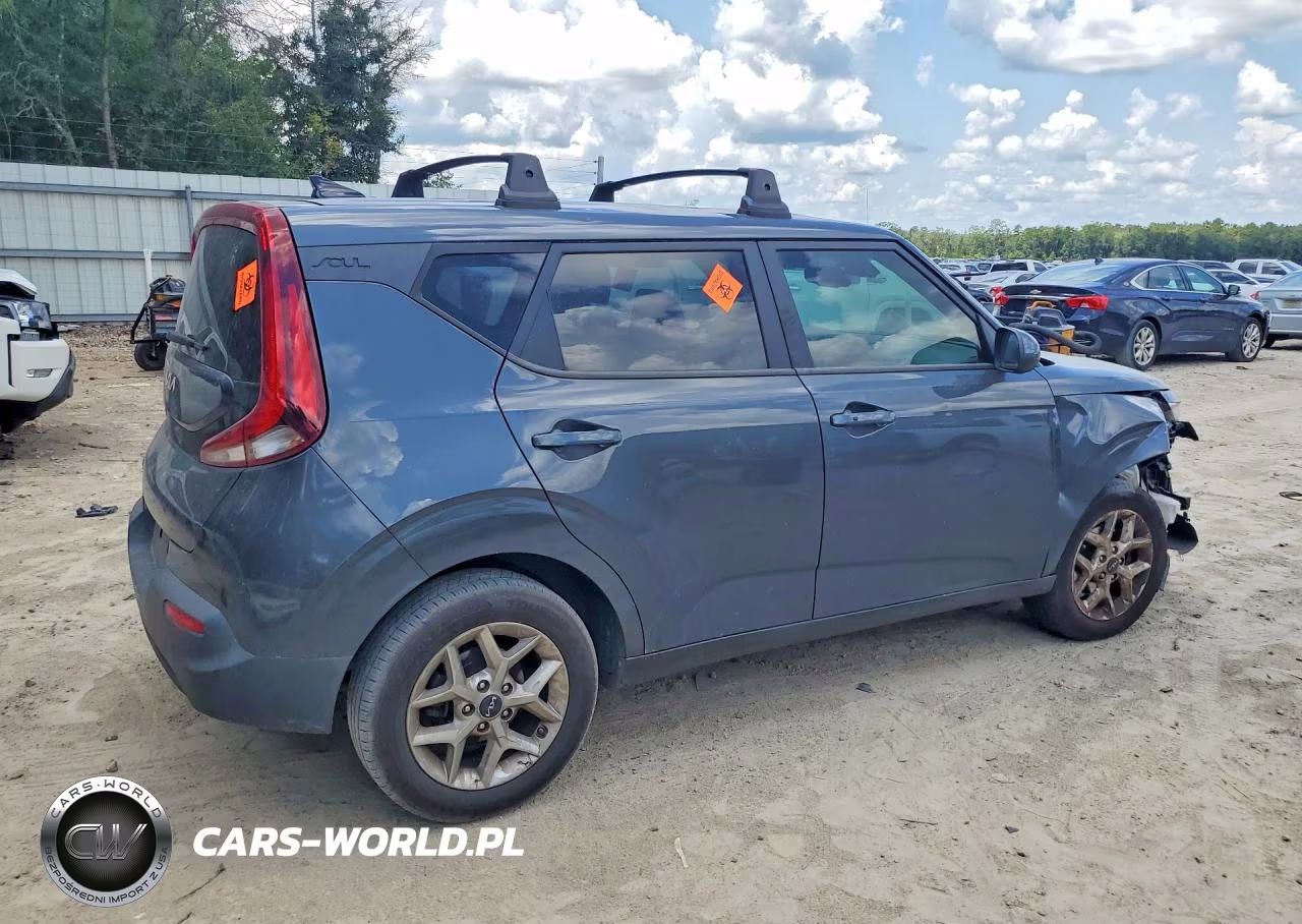 2022 Kia Soul S VIN:KNDJ23AU0N7803374 - 3