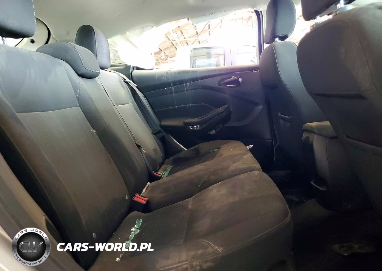 2016 Ford Focus Se VIN:1FADP3K20GL216622 - 10
