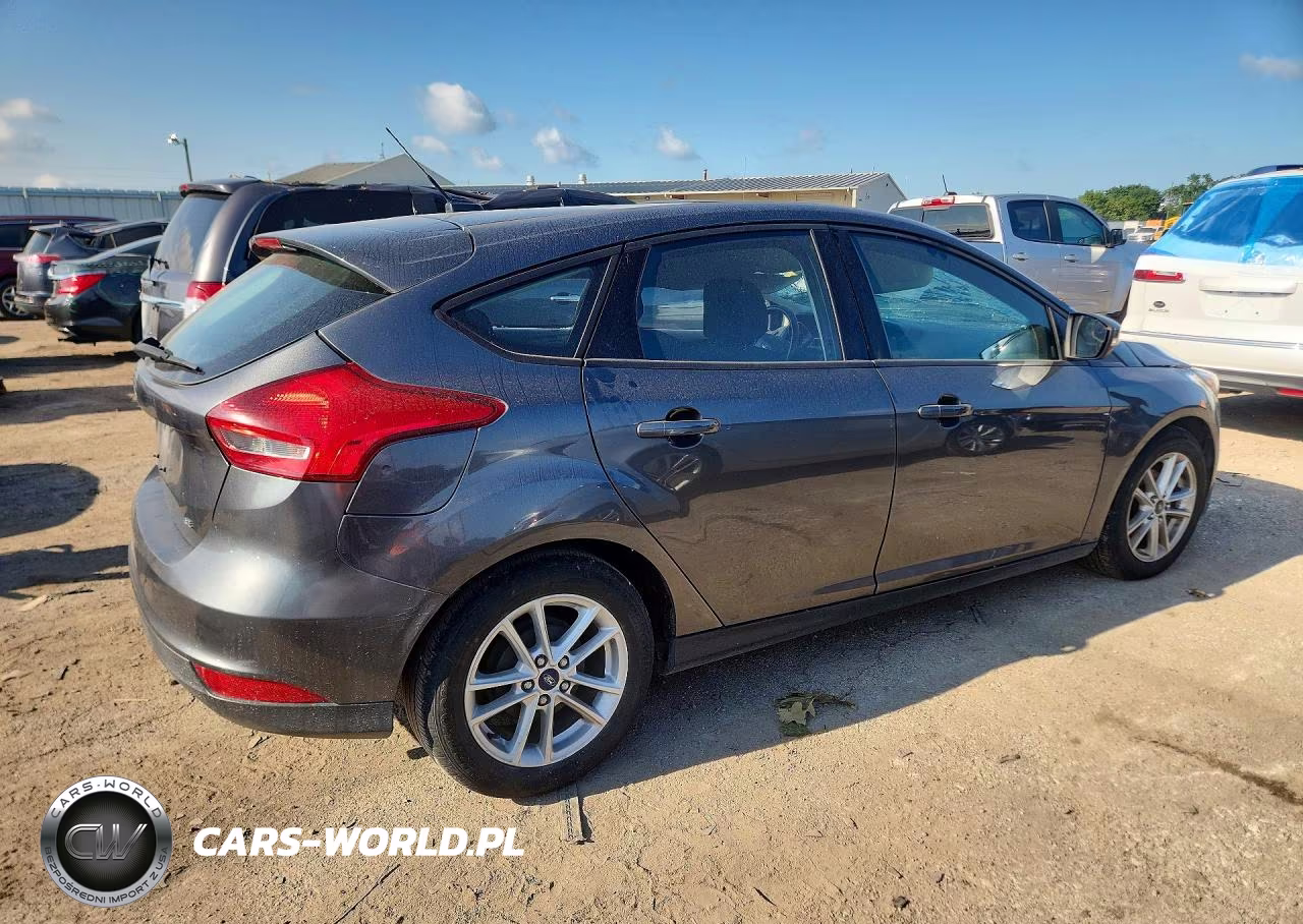 2018 Ford Focus Se VIN:1FADP3K25JL317663 - 3