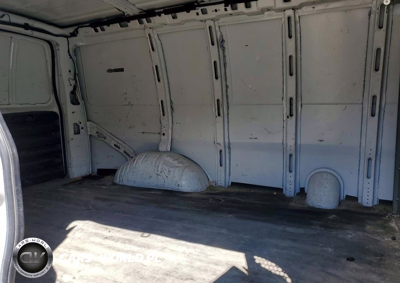 2019 Chevrolet Express Delivery Van VIN:1GCWGAFP1K1294182 - 11