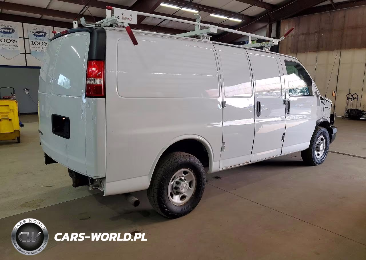 2018 Chevrolet Express G2500 VIN:1GCWGAFB9J1311927 - 3