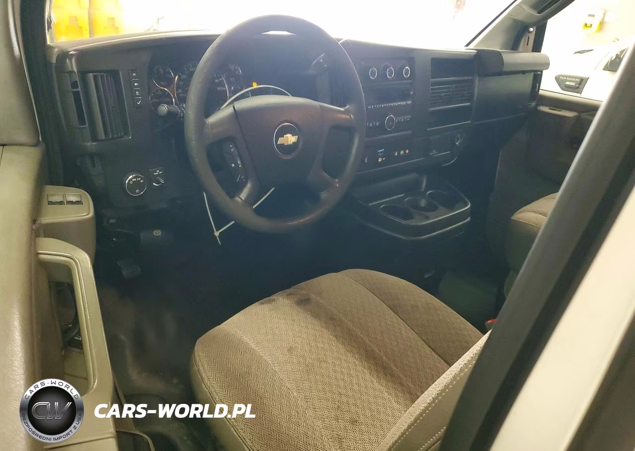 2018 Chevrolet Express G2500 VIN:1GCWGAFB9J1311927 - 8