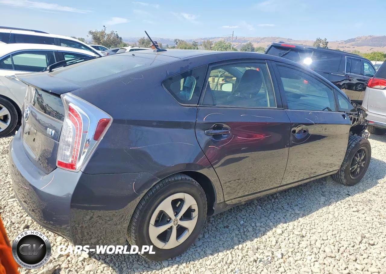 2014 Toyota Prius Three VIN:JTDKN3DU2E1776141 - 3