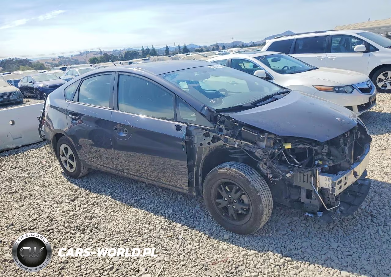 2014 Toyota Prius Three VIN:JTDKN3DU2E1776141 - 4