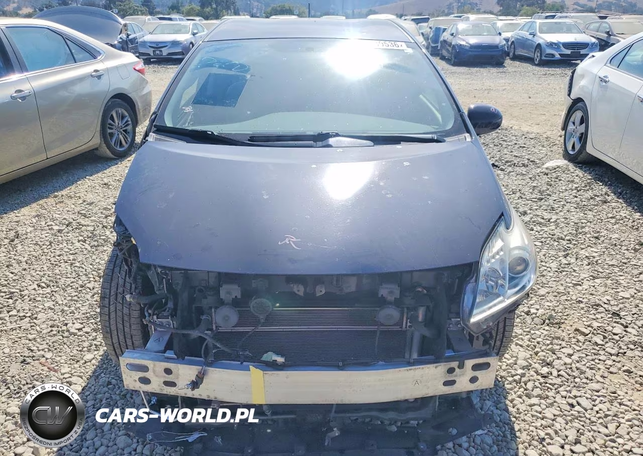 2014 Toyota Prius Three VIN:JTDKN3DU2E1776141 - 5