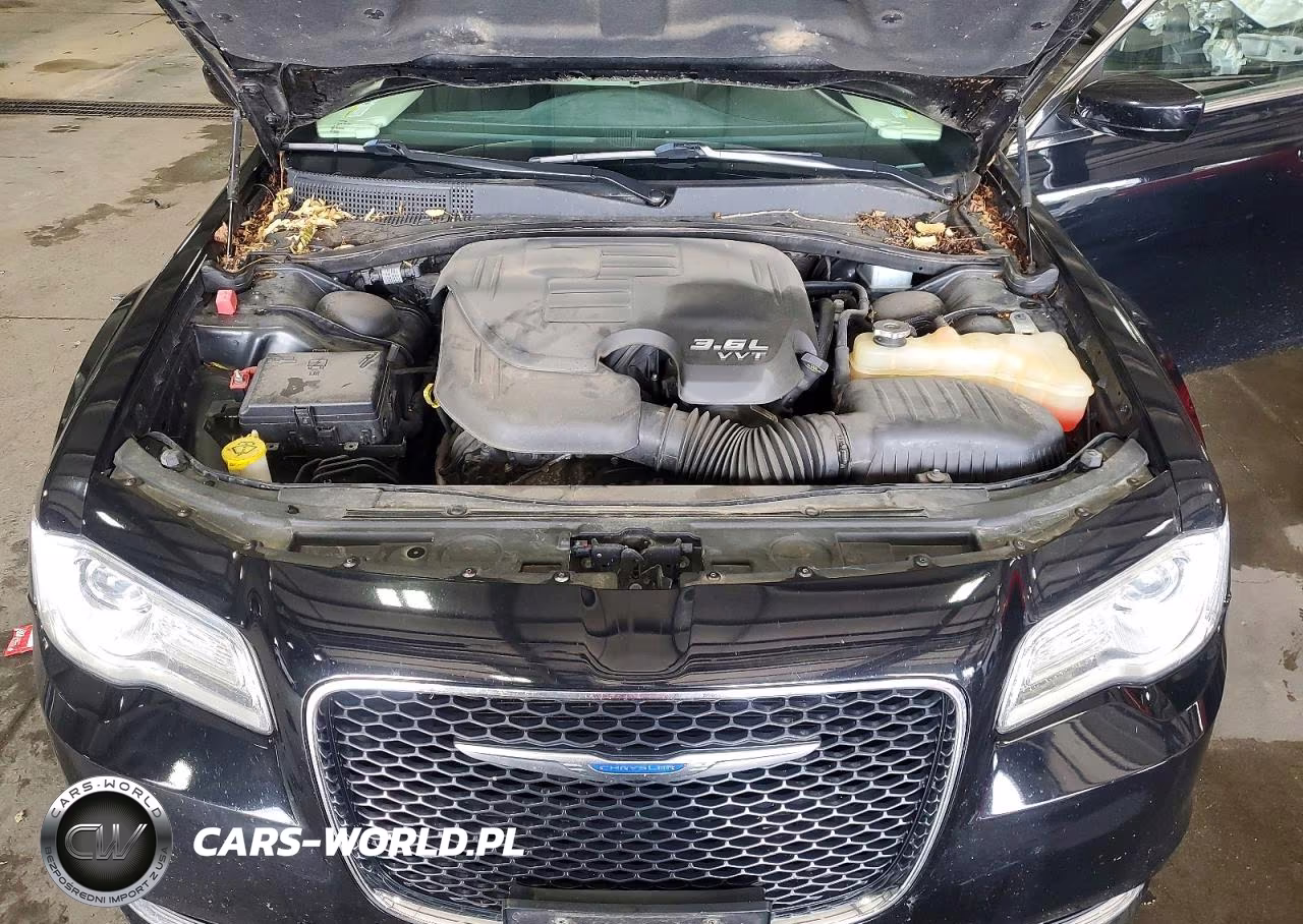 2018 Chrysler 300 Touring VIN:2C3CCARG9JH235766 - 11