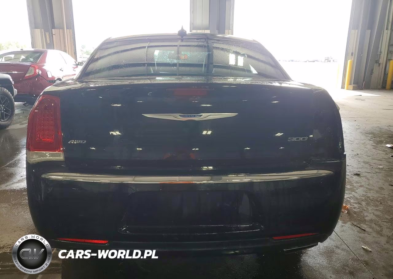 2018 Chrysler 300 Touring VIN:2C3CCARG9JH235766 - 6