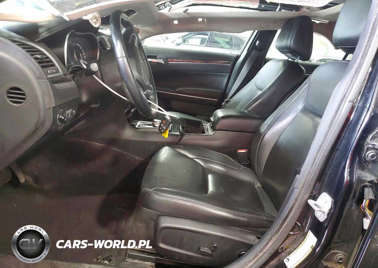 2018 Chrysler 300 Touring VIN:2C3CCARG9JH235766 - 7