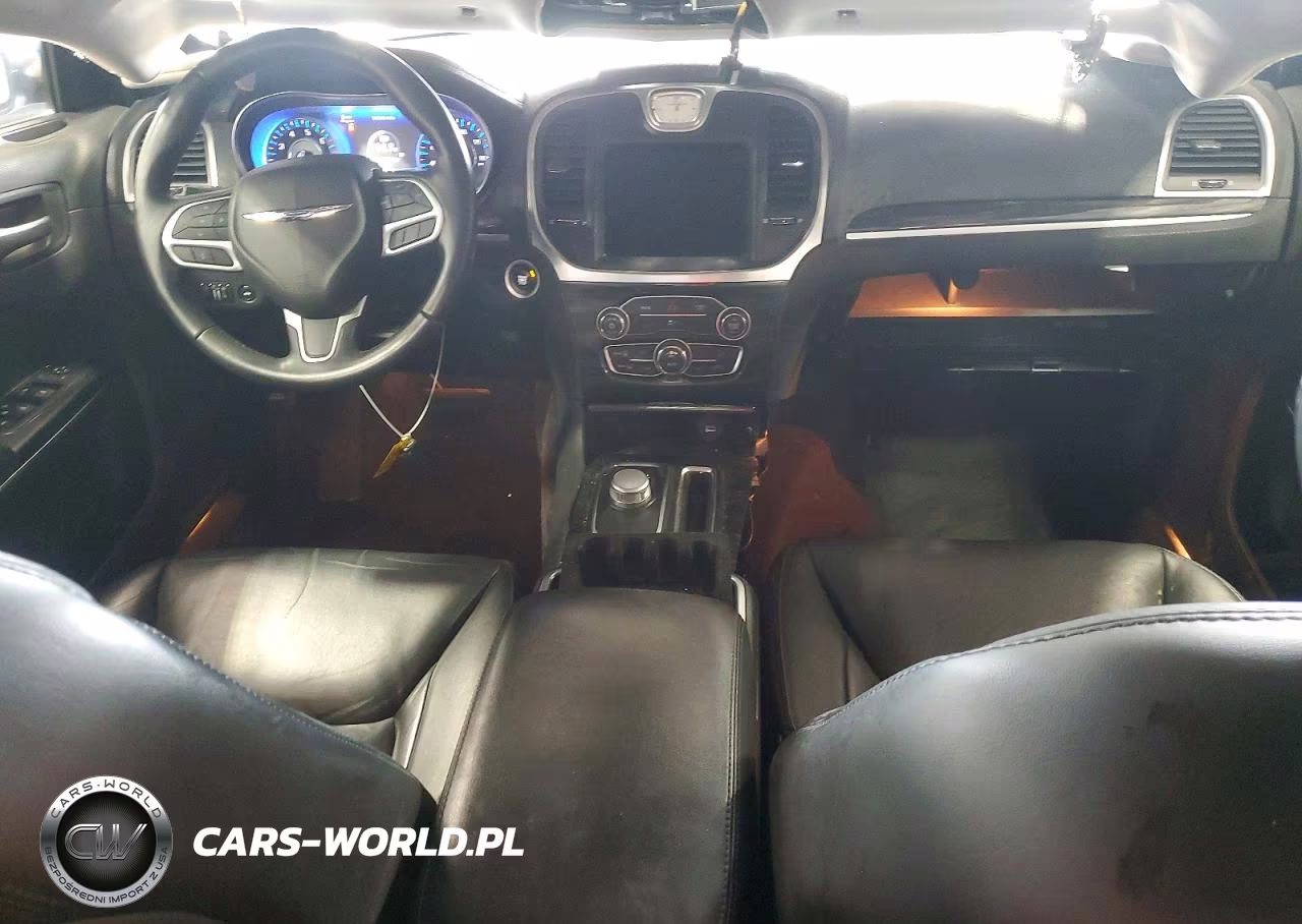 2018 Chrysler 300 Touring VIN:2C3CCARG9JH235766 - 8