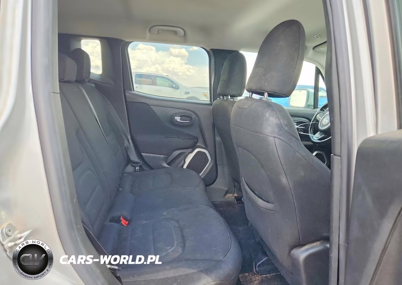 2018 Jeep Renegade Latitude VIN:ZACCJABB5JPG71772 - 10